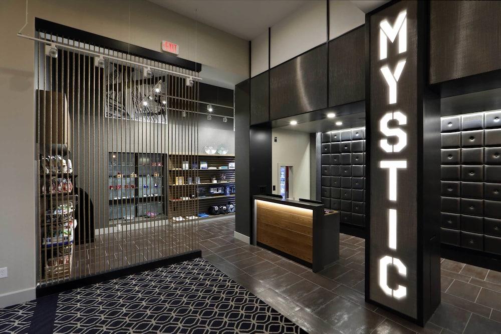 Hilton Mystic Hotel Ngoại thất bức ảnh