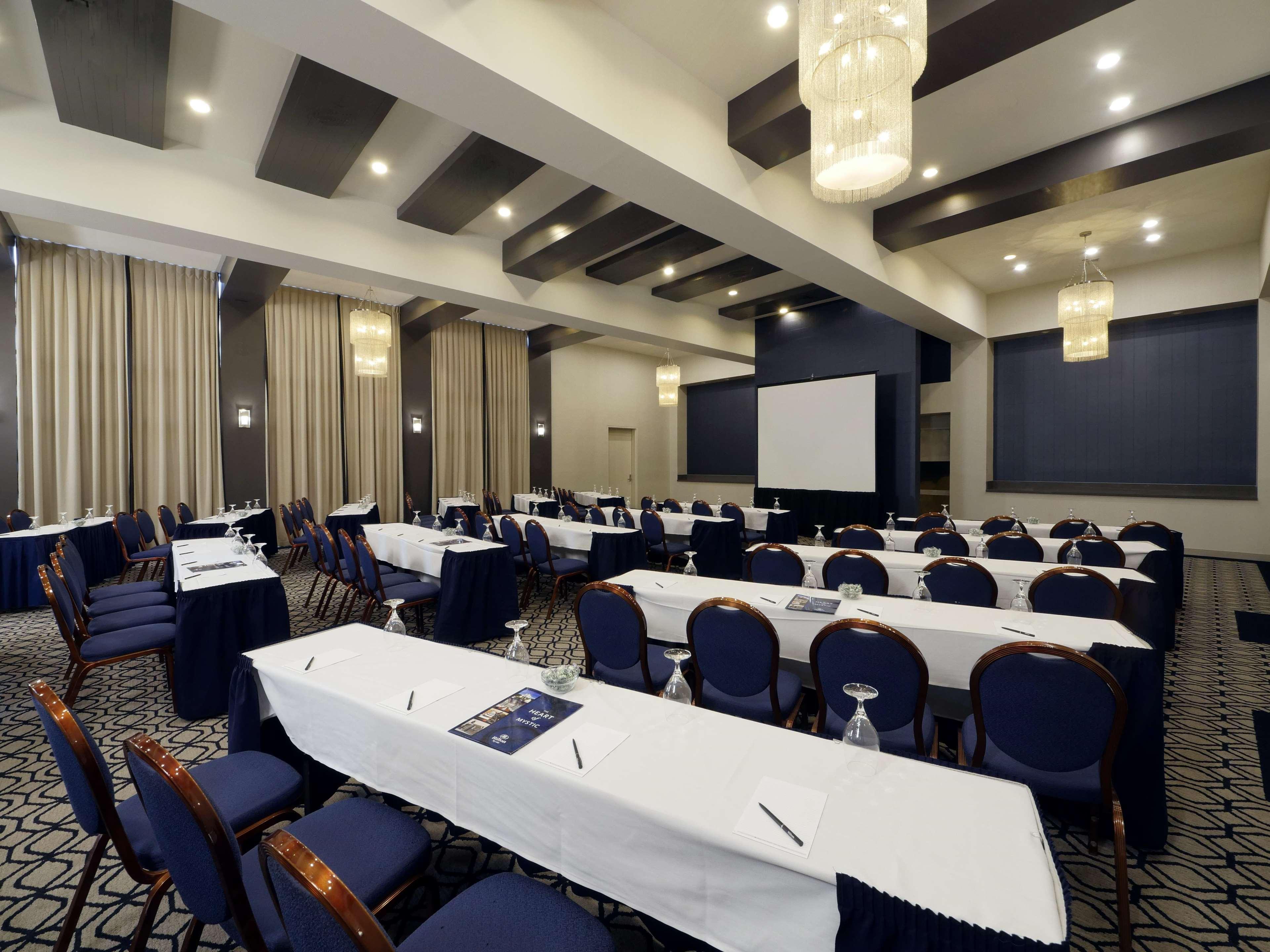 Hilton Mystic Hotel Ngoại thất bức ảnh
