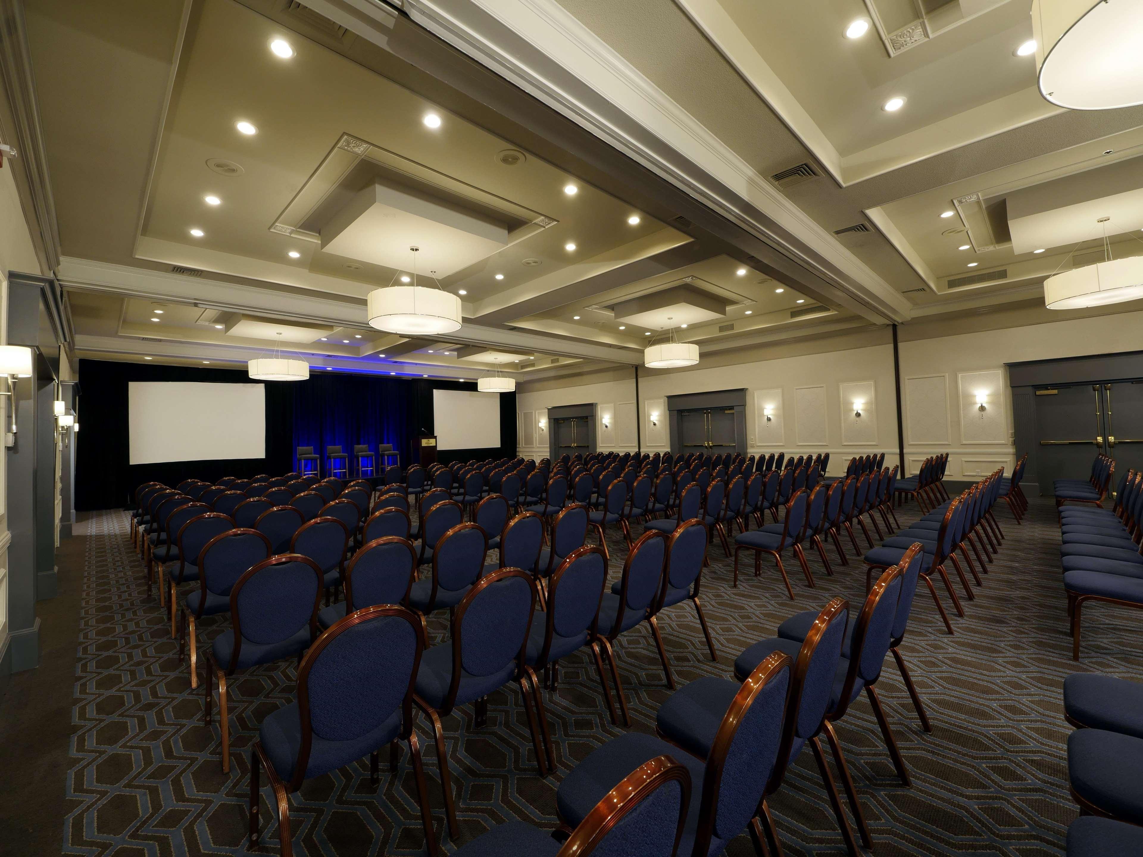 Hilton Mystic Hotel Ngoại thất bức ảnh
