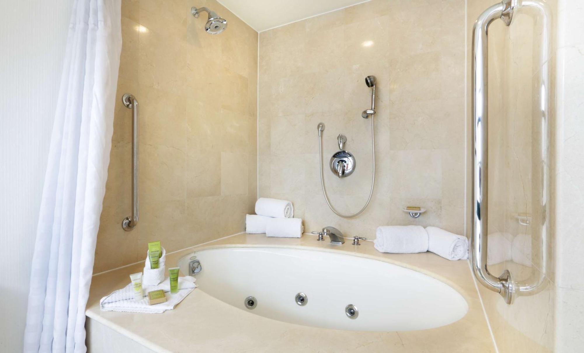 Hilton Mystic Hotel Ngoại thất bức ảnh