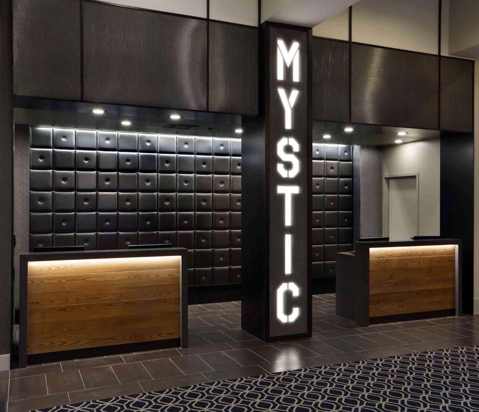Hilton Mystic Hotel Ngoại thất bức ảnh