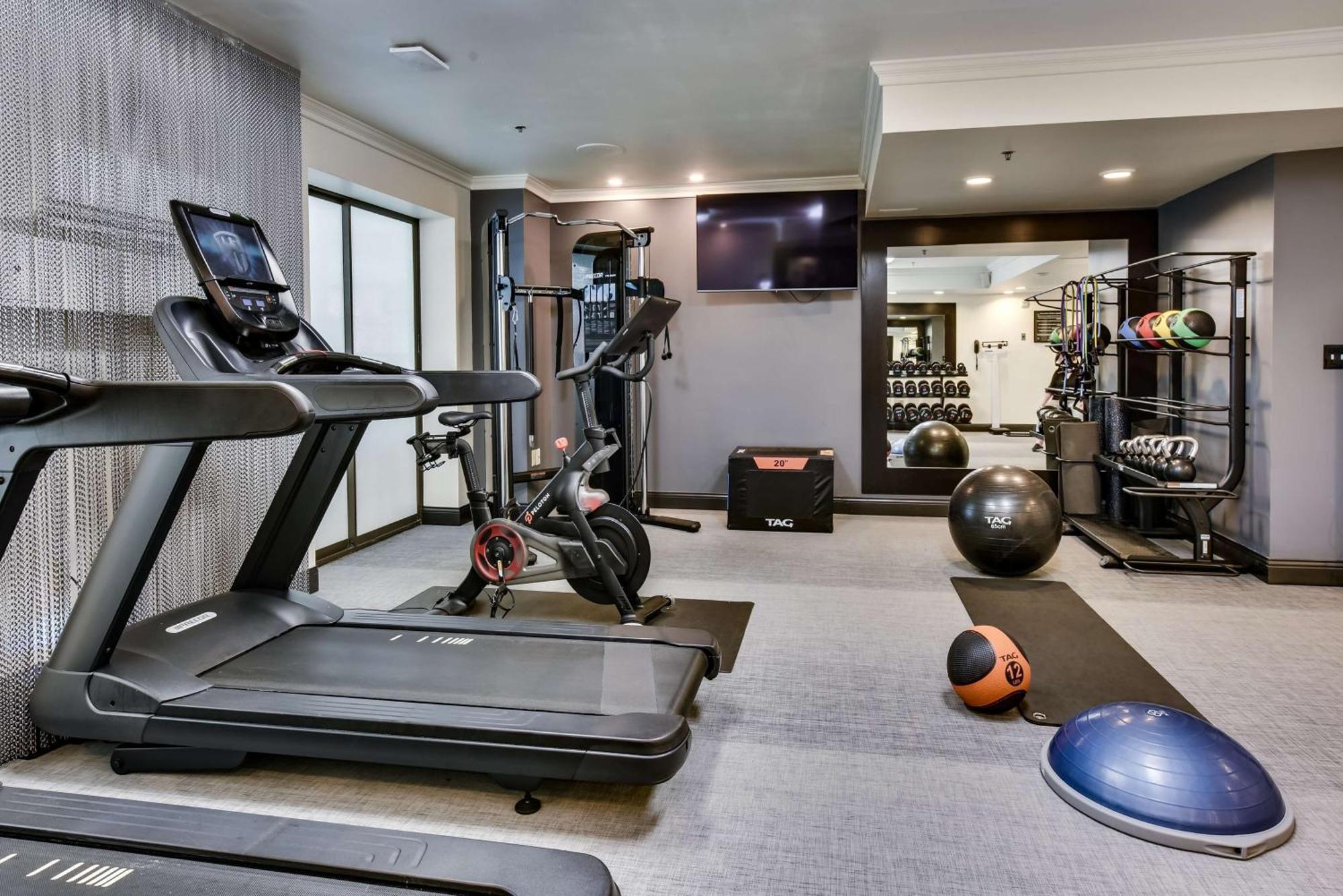 Hilton Mystic Hotel Ngoại thất bức ảnh