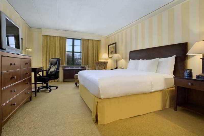 Hilton Mystic Hotel Ngoại thất bức ảnh
